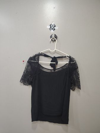 Top à manches en dentelle noire