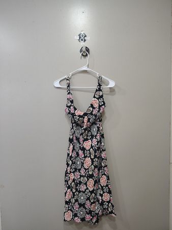 Schwarzes Blumendruckkleid