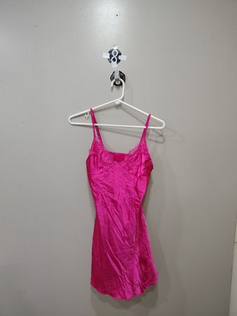 Satin Negligé mit Spitzeneinsatz