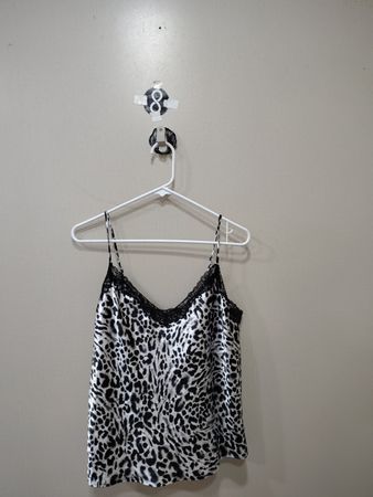 Leopardenmuster-Cami mit schwarzem Spitzenbesatz