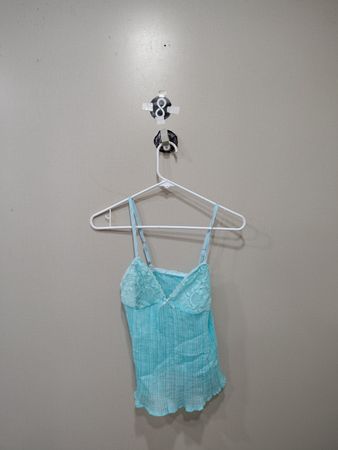 Débardeur bleu avec dentelle