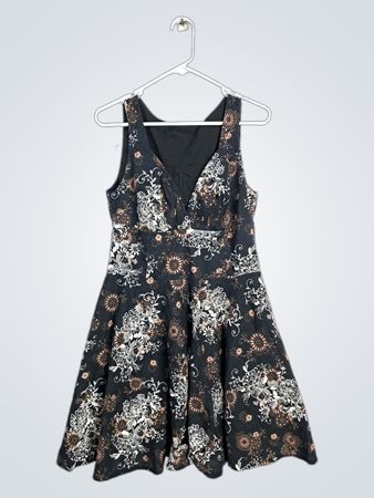 Schwarzes Blumenkleid ohne Ärmel