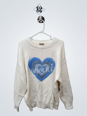 Pull blanc à col rond avec cœur bleu et graphique NOREILE