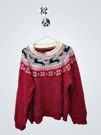 Pull de Noël rouge avec des rennes et des flocons de neige