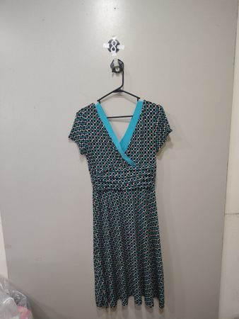 Blau und Schwarz Geometrischer Druck Wickelkleid