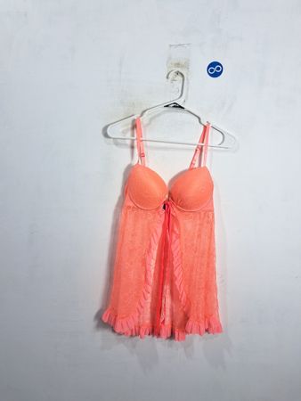 Babydoll en dentelle corail avec volants