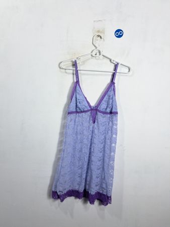 Chemise en dentelle violette
