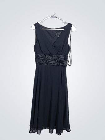 Robe noire à taille froncée Connected Apparel