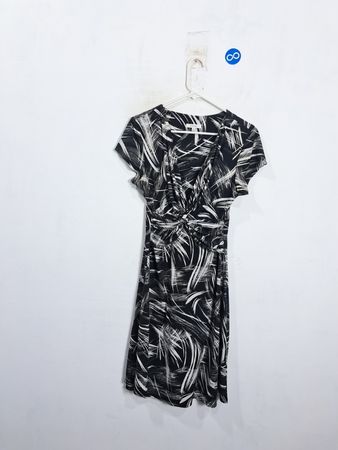 Dressbarn Black & White Abstract Print Short Sleeve Dress