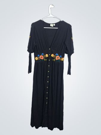 Robe midi noire brodée ASOS