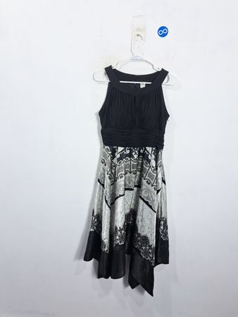 Robe à motifs noirs et blancs Sangria