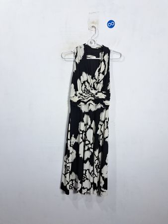 EVAN-PICONE Ärmelloses Midi-Kleid mit abstraktem Schwarz-Weiß-Druck und gerafftem Taillenbereich