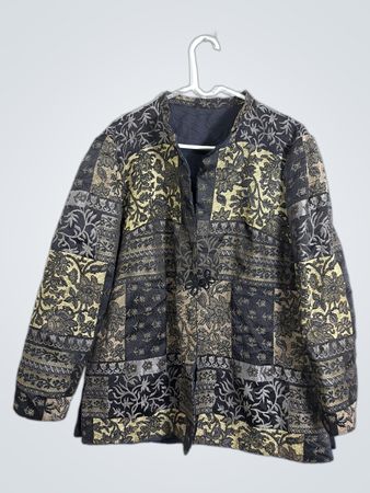 Jacke mit aufwändigem Muster