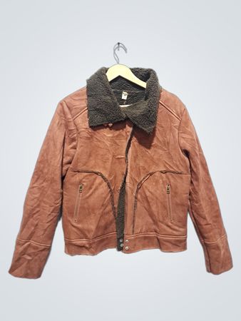 Veste en daim marron doublée en sherpa