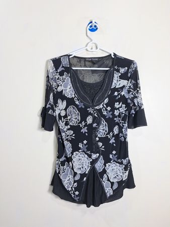 Simply Irresistible Women's Black Floral Print Blouse