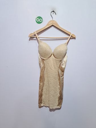 Beige Spitzen- und Satin-Corsagenkleid