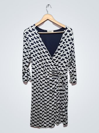 Robe portefeuille géométrique noire et blanche pour femmes GILLI