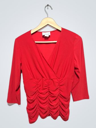 ESCALADE Red Ruched V-Neck 3/4 Sleeve Top