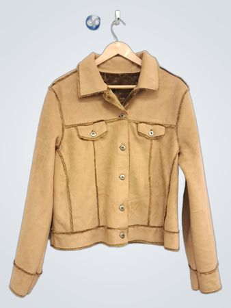 Veste trucker en suédine fausse couleur tan doublée sherpa