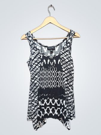 Karen Kane Black and White Geometric Print ärmelloses Top
