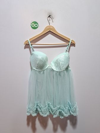 Hellblaues Babydoll-Negligé mit Spitze und Rüschen