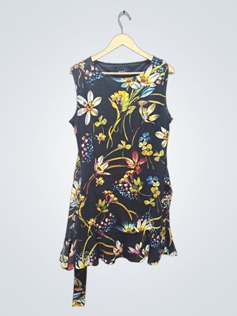 Eci New York schwarzes ärmelloses Kleid mit Blumenmuster und Rüschensaum