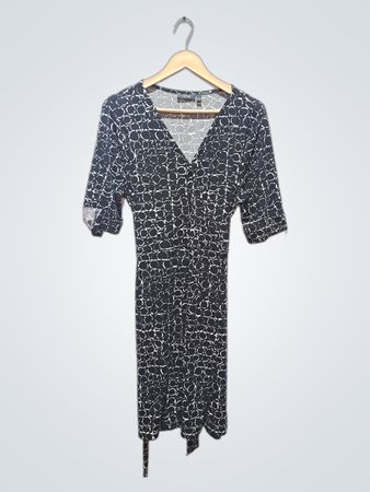 Apt. 9 Damen Schwarz-Weiß bedrucktes V-Ausschnitt-Kleid mit Gürtel