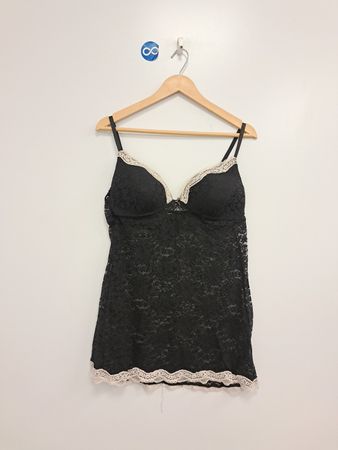 Schwarzes Spitzen-Camisole mit weißer Einfassung
