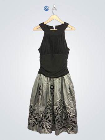 S.L. Fashions schwarzes und silbernes mit Verzierungen versehenes Kleid