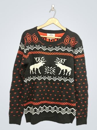 V28 Merry Christmas Pullover