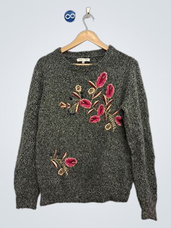 WOVEN HEART Grauer bestickter Pullover