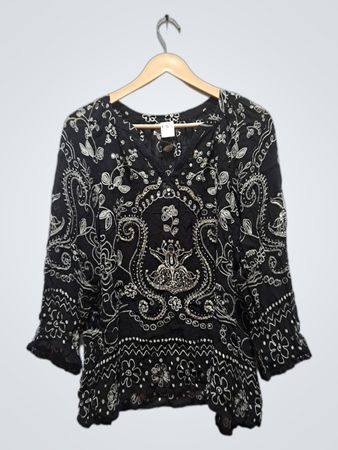 Bila schwarze bestickte Bluse