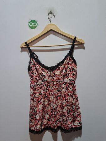 Florales Camisole mit schwarzer Spitzenverzierung