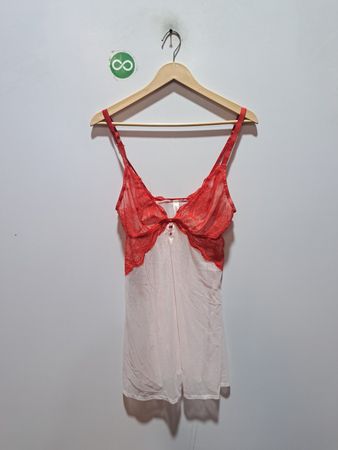 Rotes Spitzenbesatz-Babydoll