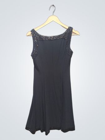 Chaps Schwarzes ärmelloses Kleid mit Paillettenverzierung