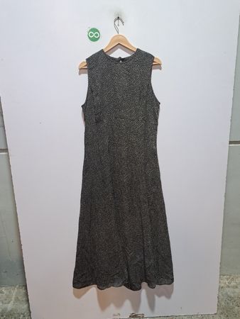 Schwarzes ärmelloses A-Linien-Kleid mit weißen Punkten
