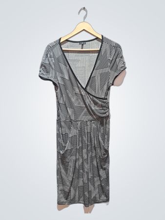 Maurices geometrischer Wickelkleid