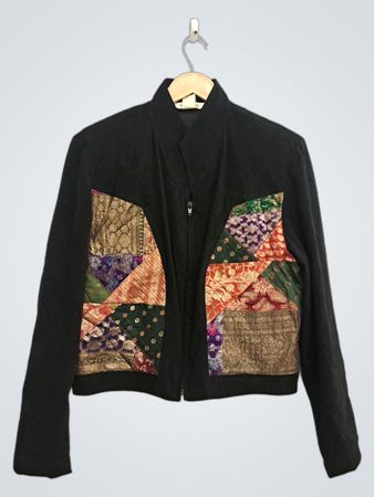 MESMERIZE schwarze Jacke mit Patchwork-Detail