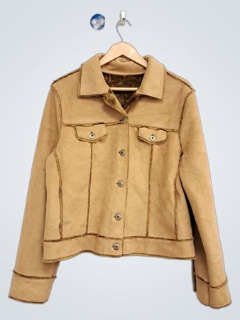 Hellbraune Wildlederähnliche Jacke mit Fellfutter
