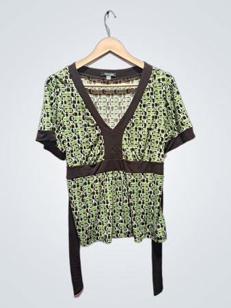 Apt. 9 Petite Damen V-Ausschnitt Kurzarm Top mit geometrischem Muster