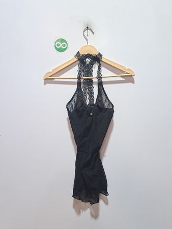 Camisole mit schwarzer Spitzenbordüre