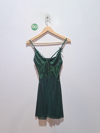Grünes Spitzensaum-Trägerkleid