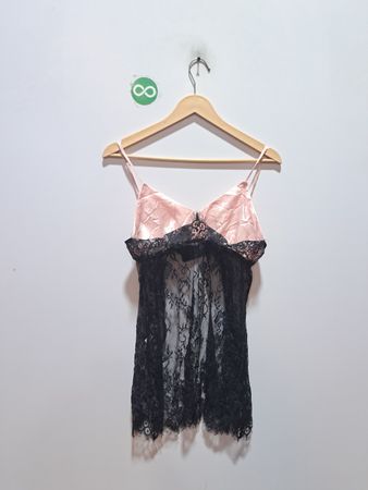 Rosa- und schwarze Spitzen-Camisole
