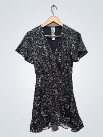 Schwarzes Wickelkleid mit Blumenmuster