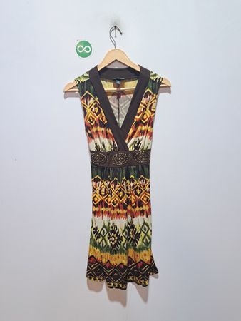 iz ärmelloses Kleid