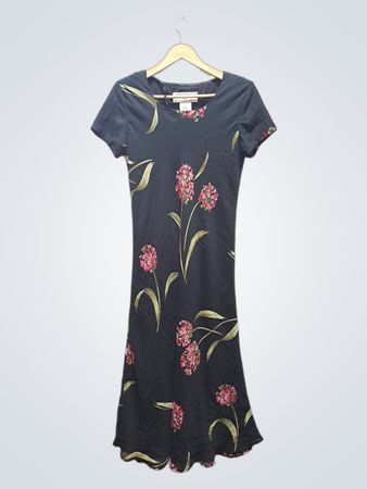 Jessica Howard schwarzes Midikleid mit Blumenmuster