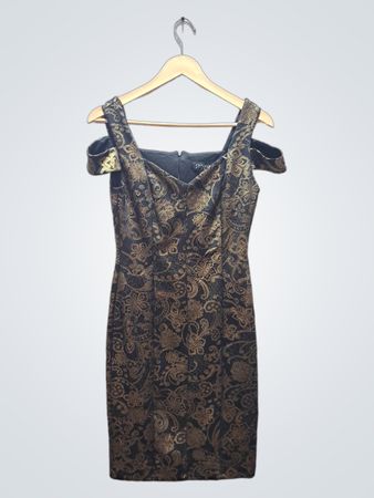ENFOCUS STUDIO Black & Gold Pattern Schulterfreies Kleid