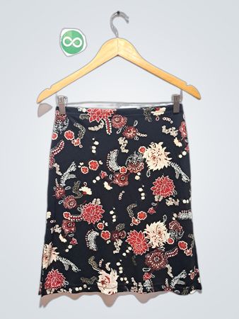 Schwarzer Rock mit Blumenmuster