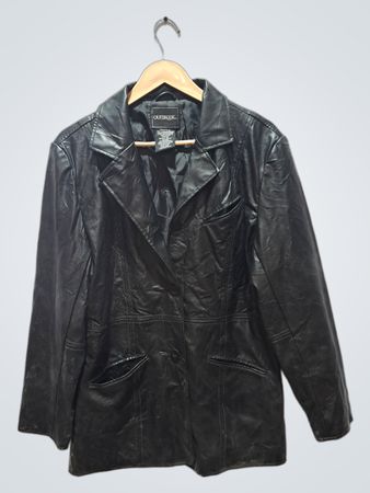OUTBROK Schwarzer Blazer aus Kunstleder