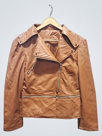 Braune Bikerjacke aus Kunstleder